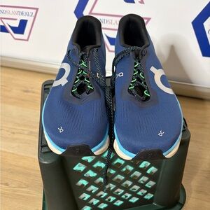 On cloud monster 2 Men's 9.5